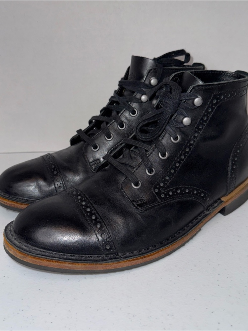 Danner Men's Black Leather Cap-Toe Lace-Up Boots size 9